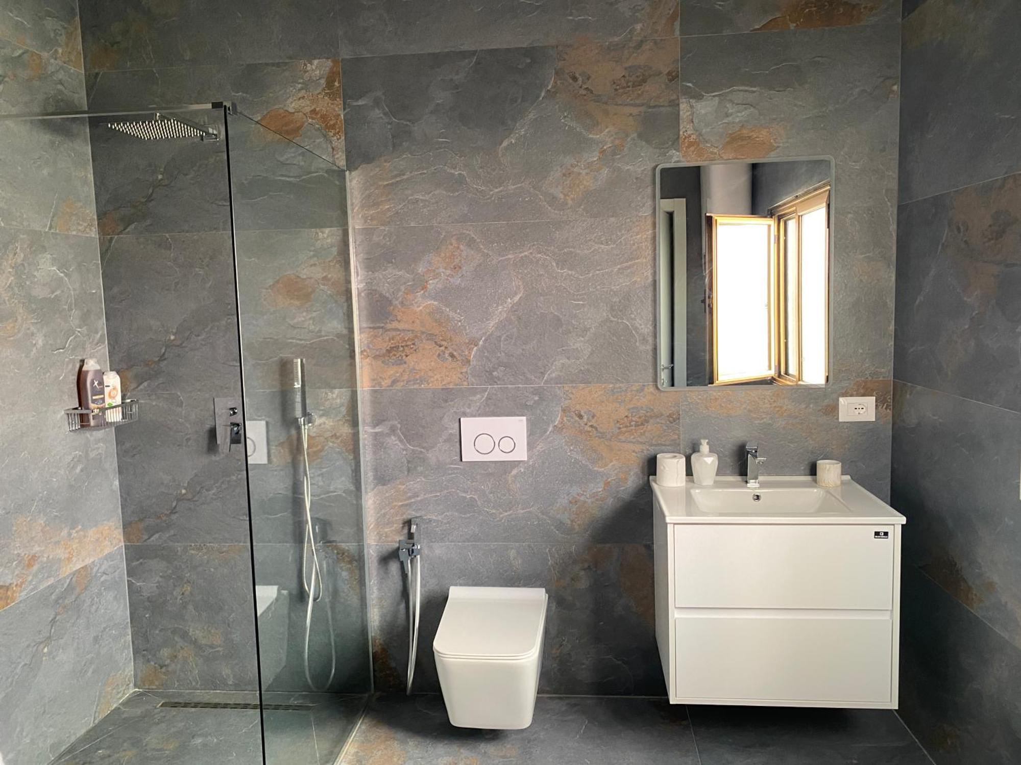 Tirana Central Rooms Pazari ภายนอก รูปภาพ